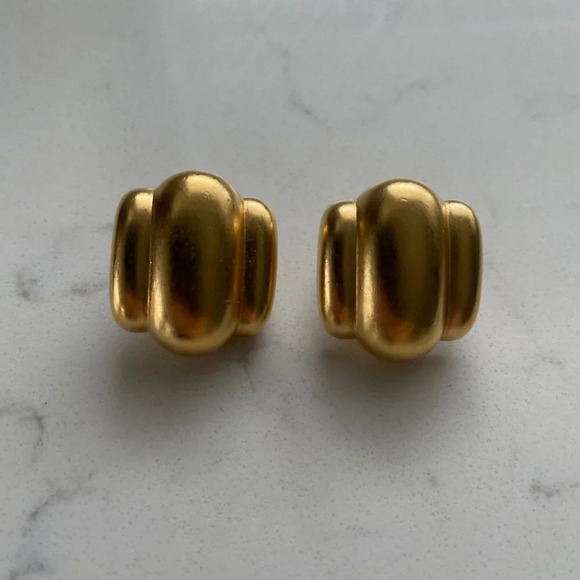Vintage Art Deco Inspired Gold Tone Metal Pierced Earrings Sz OS - no stamp - Picture 4 of 4